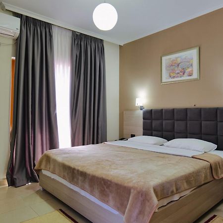 Hotel Mediterrane Sarandë 外观 照片