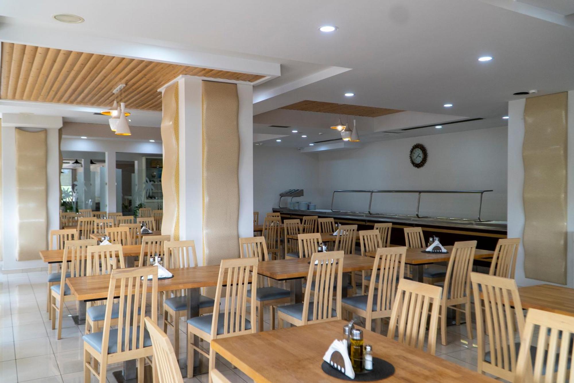 Hotel Mediterrane Sarandë 外观 照片
