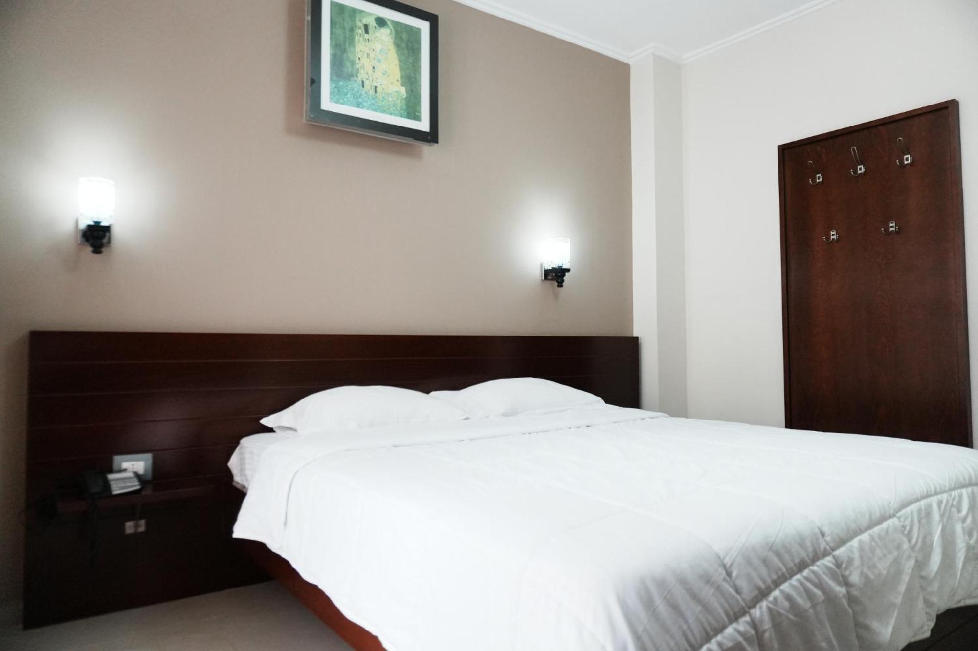 Hotel Mediterrane Sarandë 外观 照片