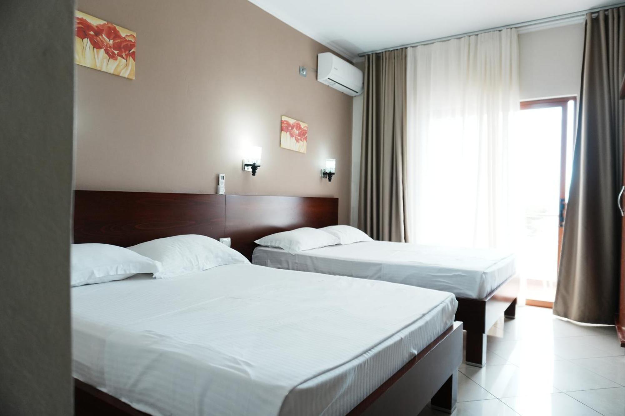 Hotel Mediterrane Sarandë 外观 照片
