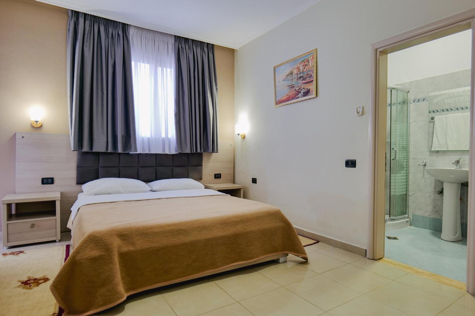 Hotel Mediterrane Sarandë 外观 照片