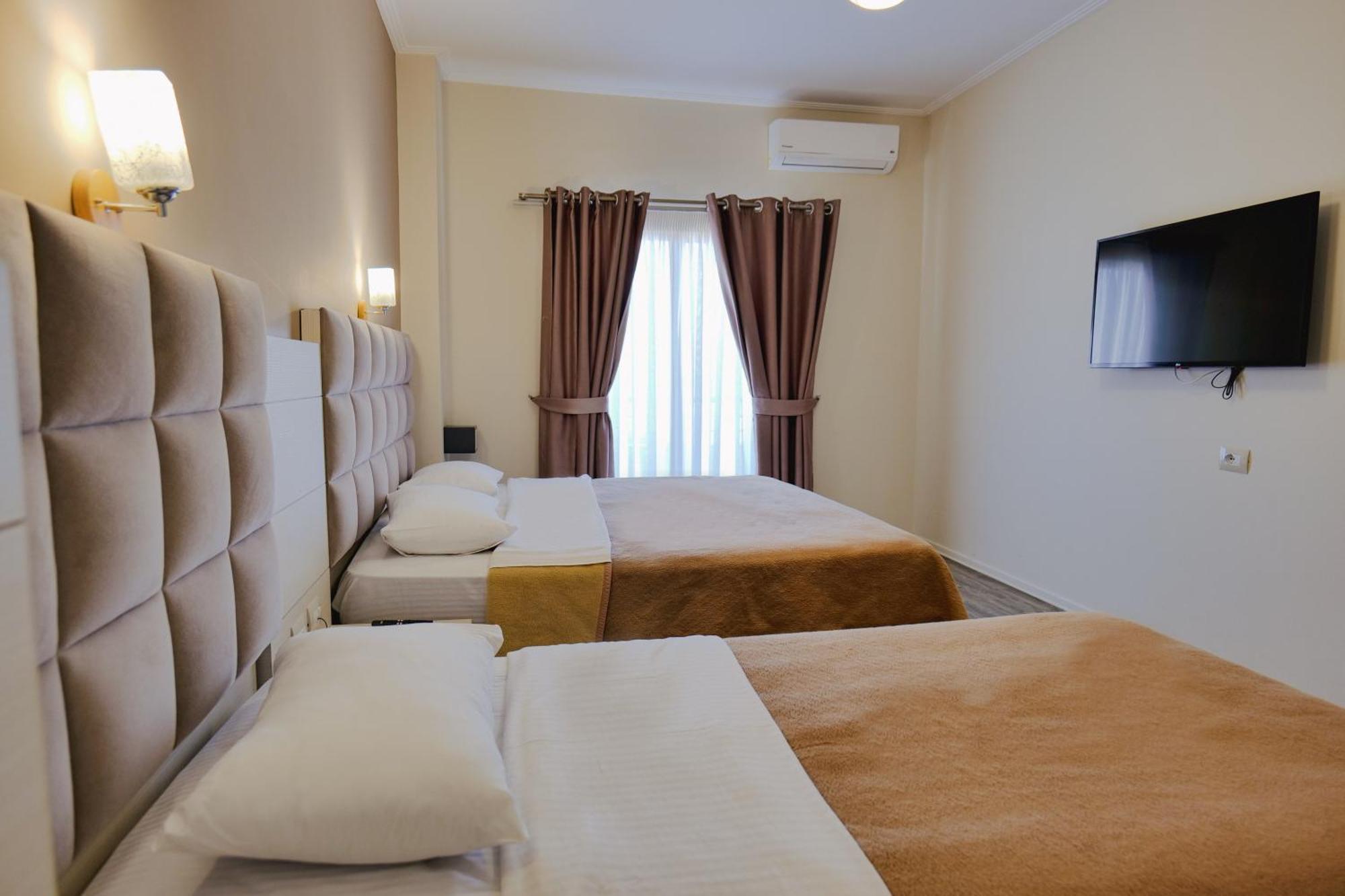 Hotel Mediterrane Sarandë 外观 照片