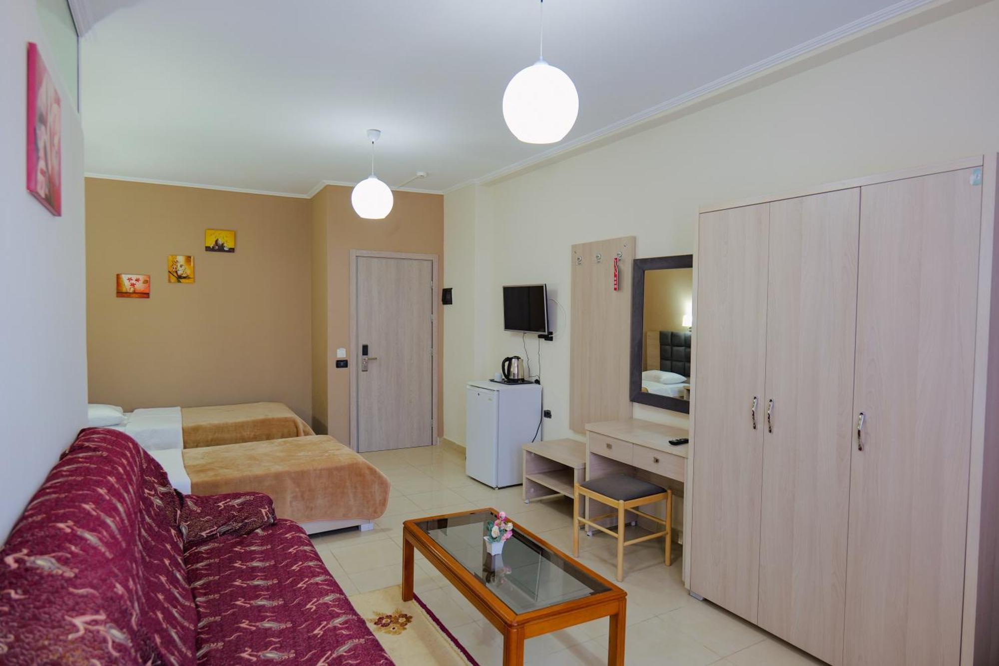 Hotel Mediterrane Sarandë 外观 照片