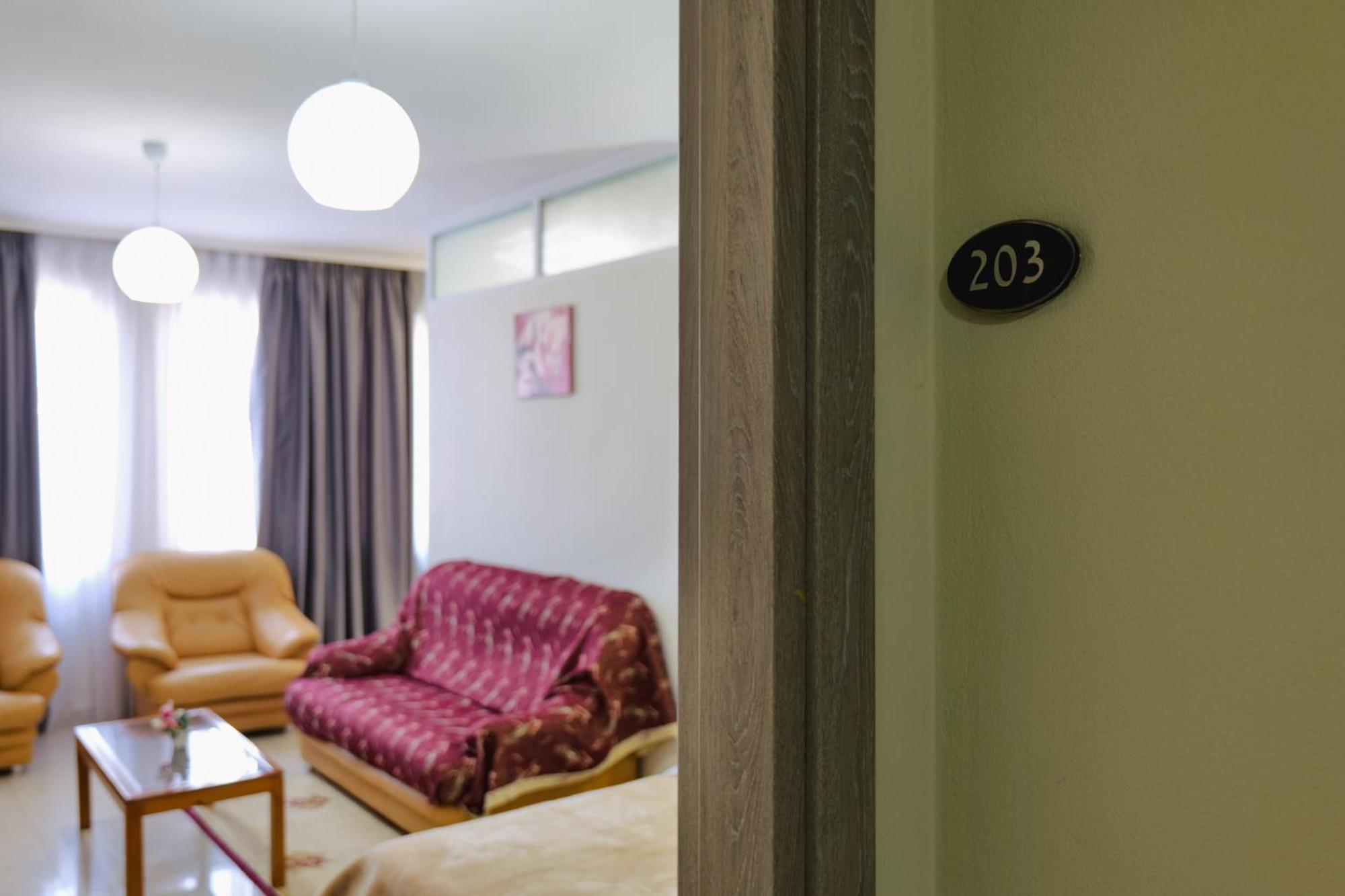 Hotel Mediterrane Sarandë 外观 照片