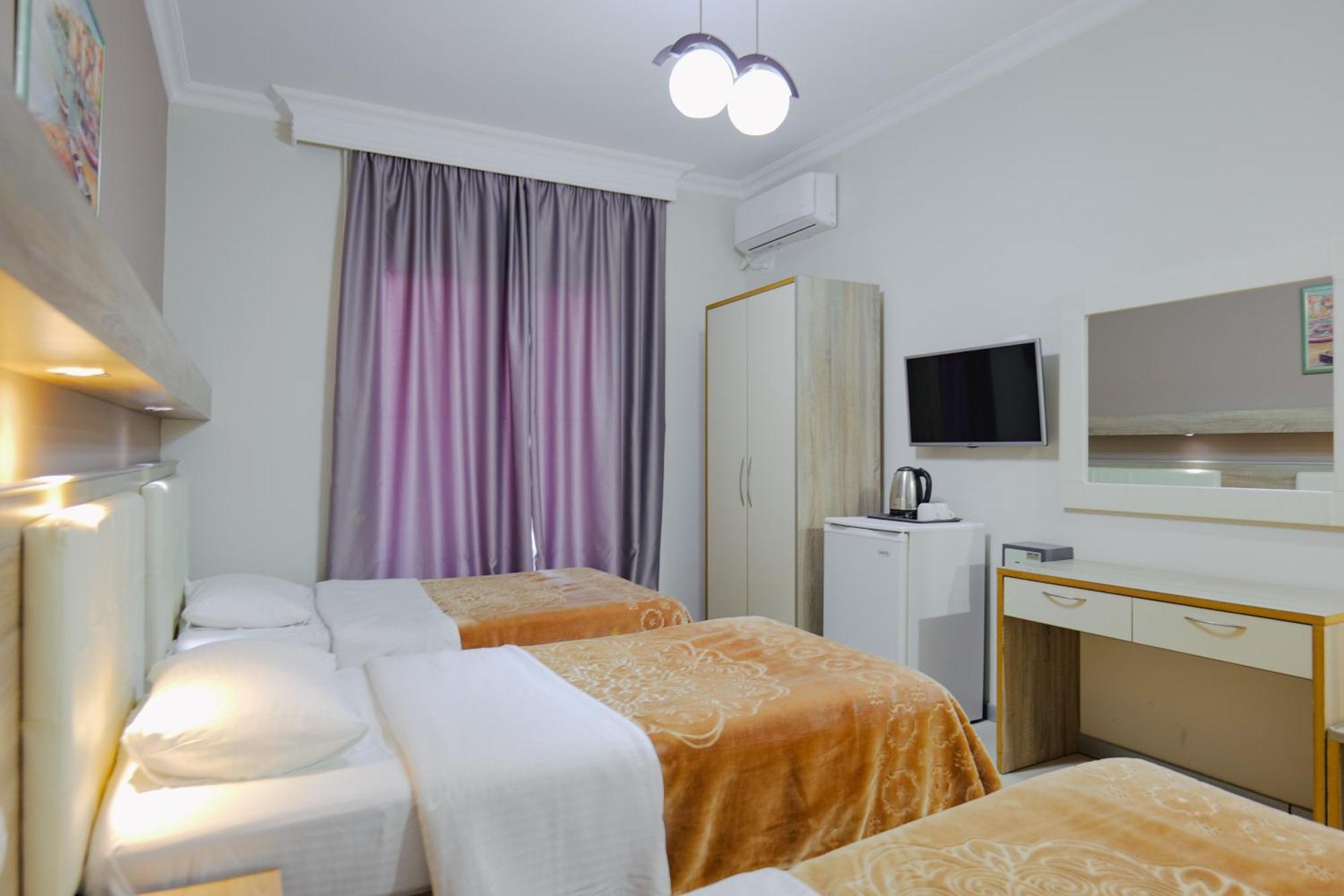 Hotel Mediterrane Sarandë 外观 照片