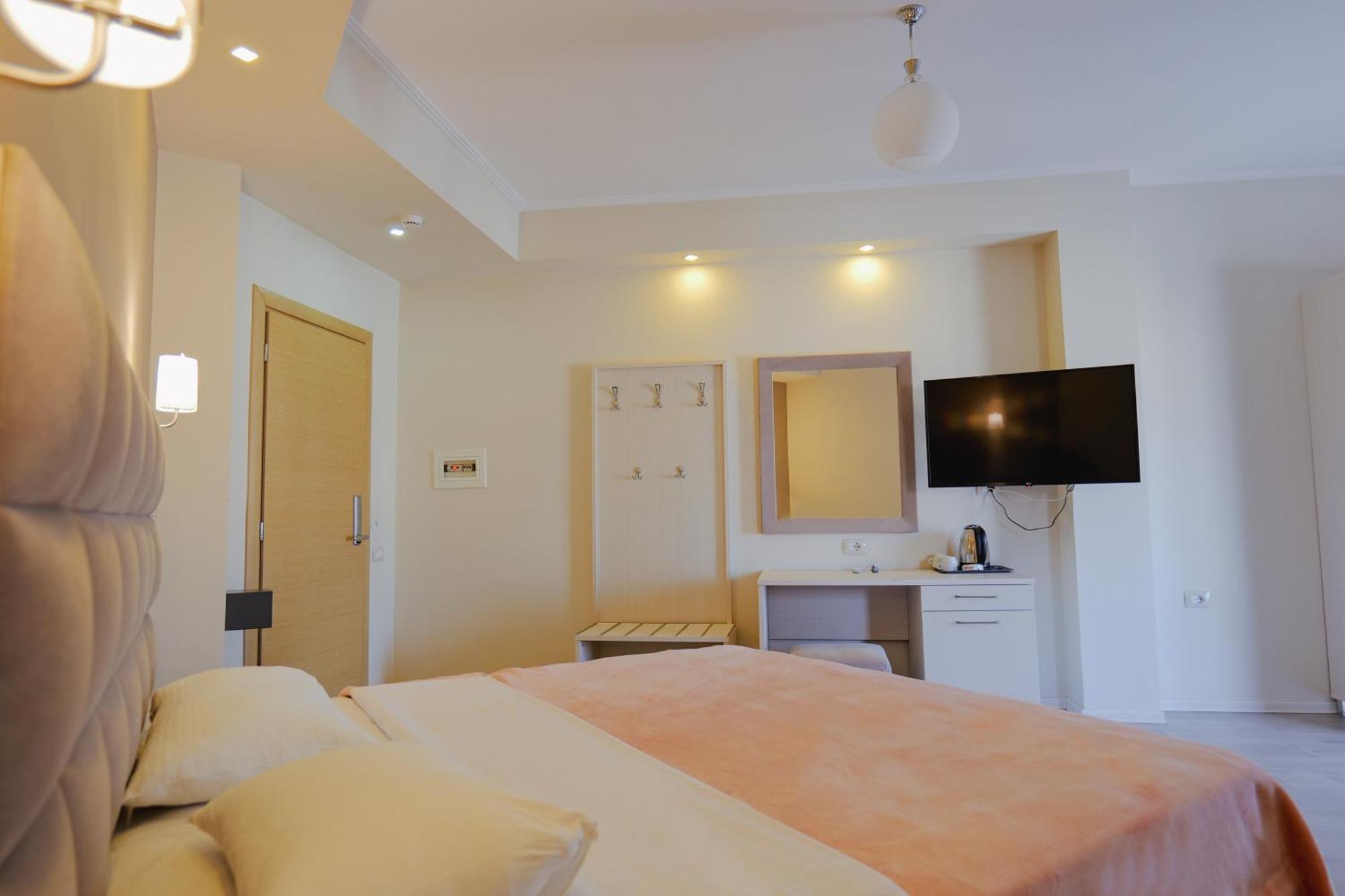 Hotel Mediterrane Sarandë 外观 照片